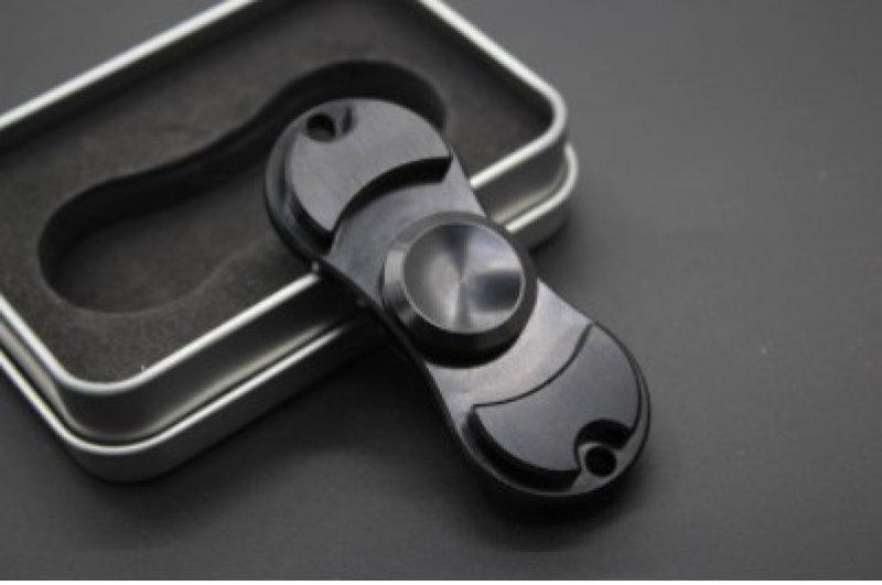 ds12295193_fidget_spinner_metal_deluxe_cerna_4