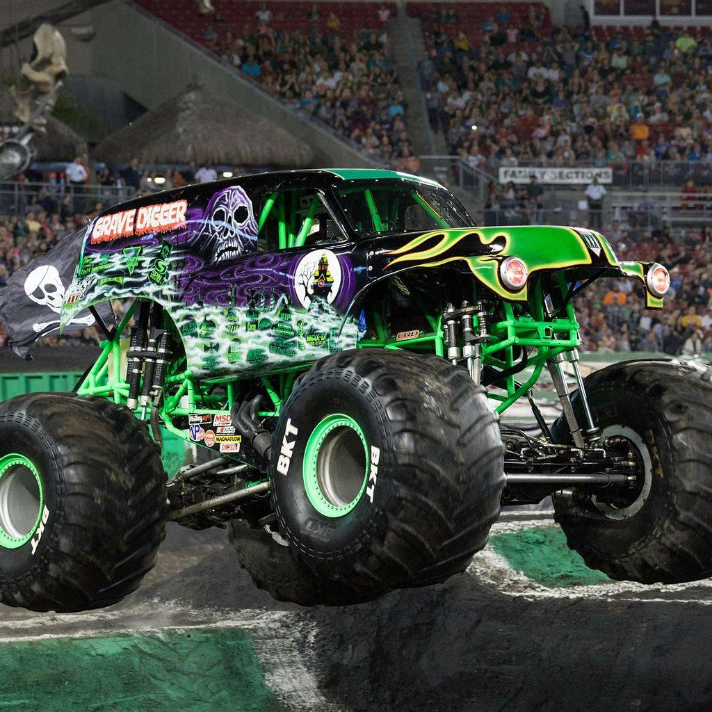 ds16347272_monster_jam_r_grave_digger_r_5