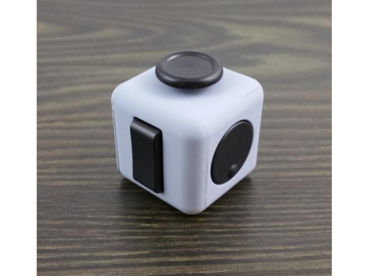 ds29803405_fidget_cube_antistresova_kostka_cerna_4